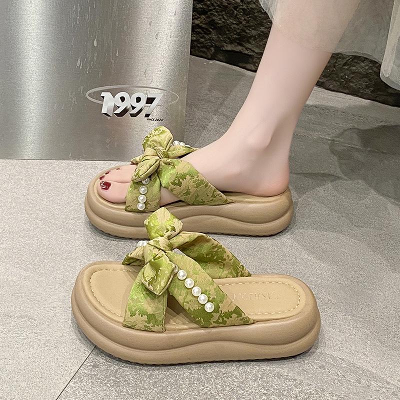 Cool slippers women's summer wear 2025 new platform beach shoes Internet celebrity women's casual fashion word slippers women