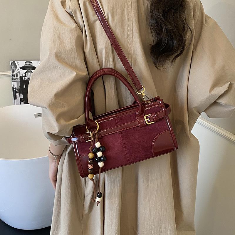 Retro matte small bag women's 2025 new versatile messenger bag autumn and winter popular handbag going out small bag