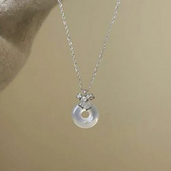 Elegant White Agate Bowknot Necklace: New Chinese Style Clavicle Chain, Perfect Birthday Gift for Her
