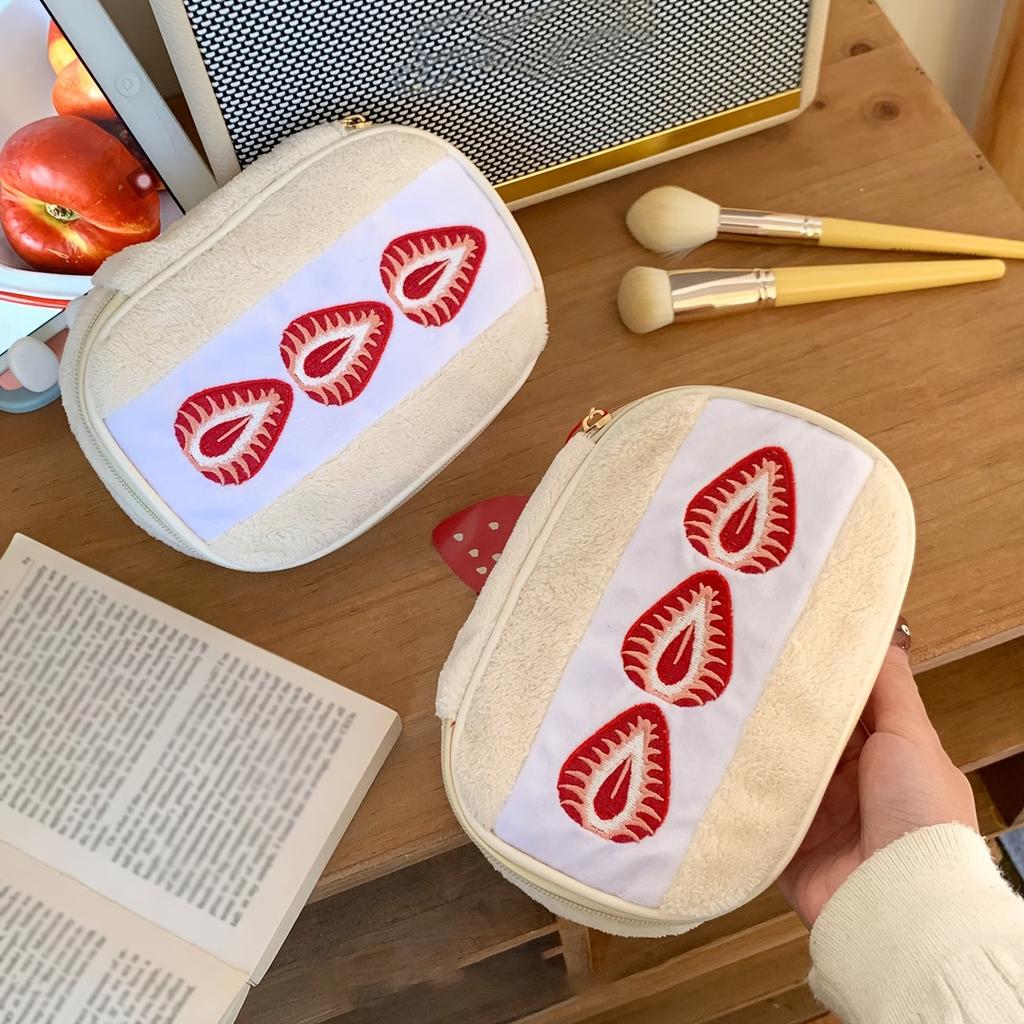 1Pc Strawberry Embroidery Makeup Bag With Checkered Lining Portable Cosmetic Pouch Cute /Korean Style Embroidered Bag For Travel
