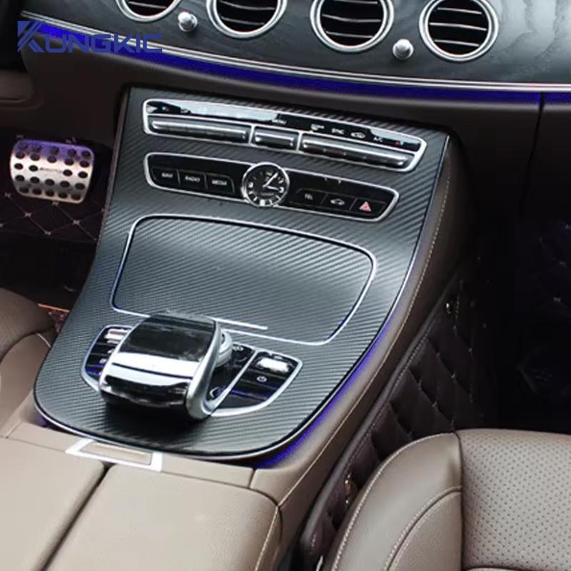 Naklejka na wnętrze samochodu Folia ochronna na skrzynię biegów do Mercedes Klasy E W213 2016- Naklejka na panel biegów samochodowych Tekstura włókna węglowego