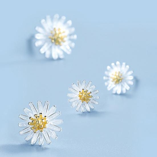 1 Pair Stud Earrings Mini Chrysanthemum Design Ear Studs Piercing Women Earrings Commuting Dating Jewelry Gift