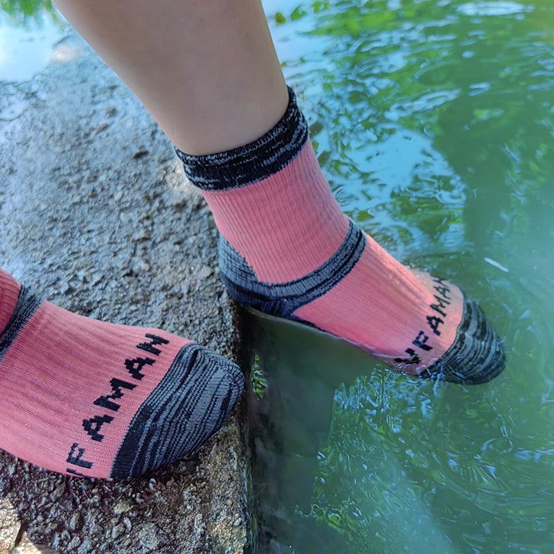 Teen Waterproof Hiking Socks: Ideal for Outdoor Adventures, Stream Crossing, Wading, Boating, and Mountaineering—Windproof & Sandproof.