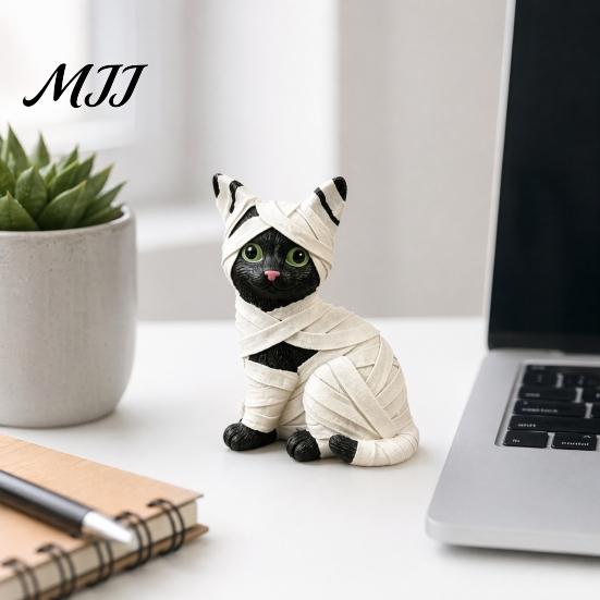 Small Spooky Decoration Mummy Black Cat Resin Figurine, Halloween Kitten Statue with Big Eyes & Wrapped Bandages, Festive Figurine Cute Desk