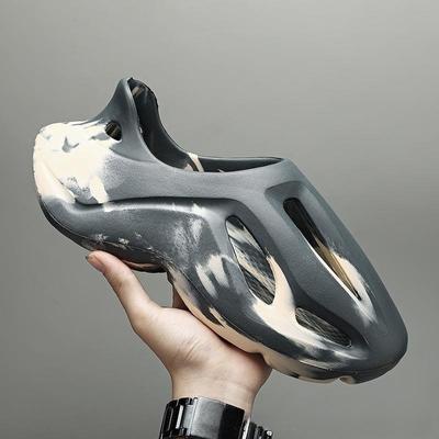 Fashion 2024 Summer Hot Sale Beach Sandals EVA Lightweight Designer Hole Slippers Sneakers Women Men Hollow Garden Shoes Zapatos Hombre