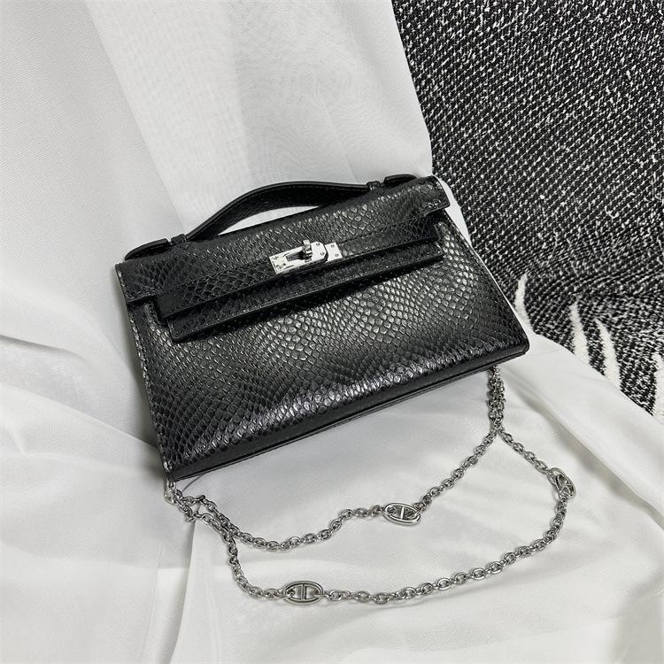 French Niche Temperament Portable Small Bag Women's Bag 2025 New Trendy Fashion Shoulder Bag Foreign Style Snake Pattern Messenger Bag