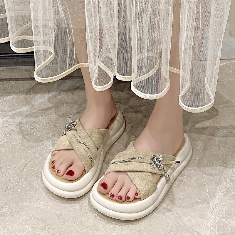 

Крутые шлепанцы на толстой подошве для женского лета 2025, новая корейская версия, наступать на дерьмо, мягкая подошва со стразами для увеличения роста versati 40 бежевый