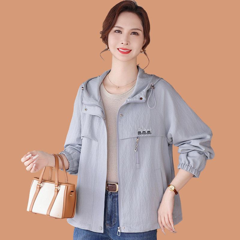 

Stylish Spring Hooded Jacket for Middle-aged Women L (45-53 kg)