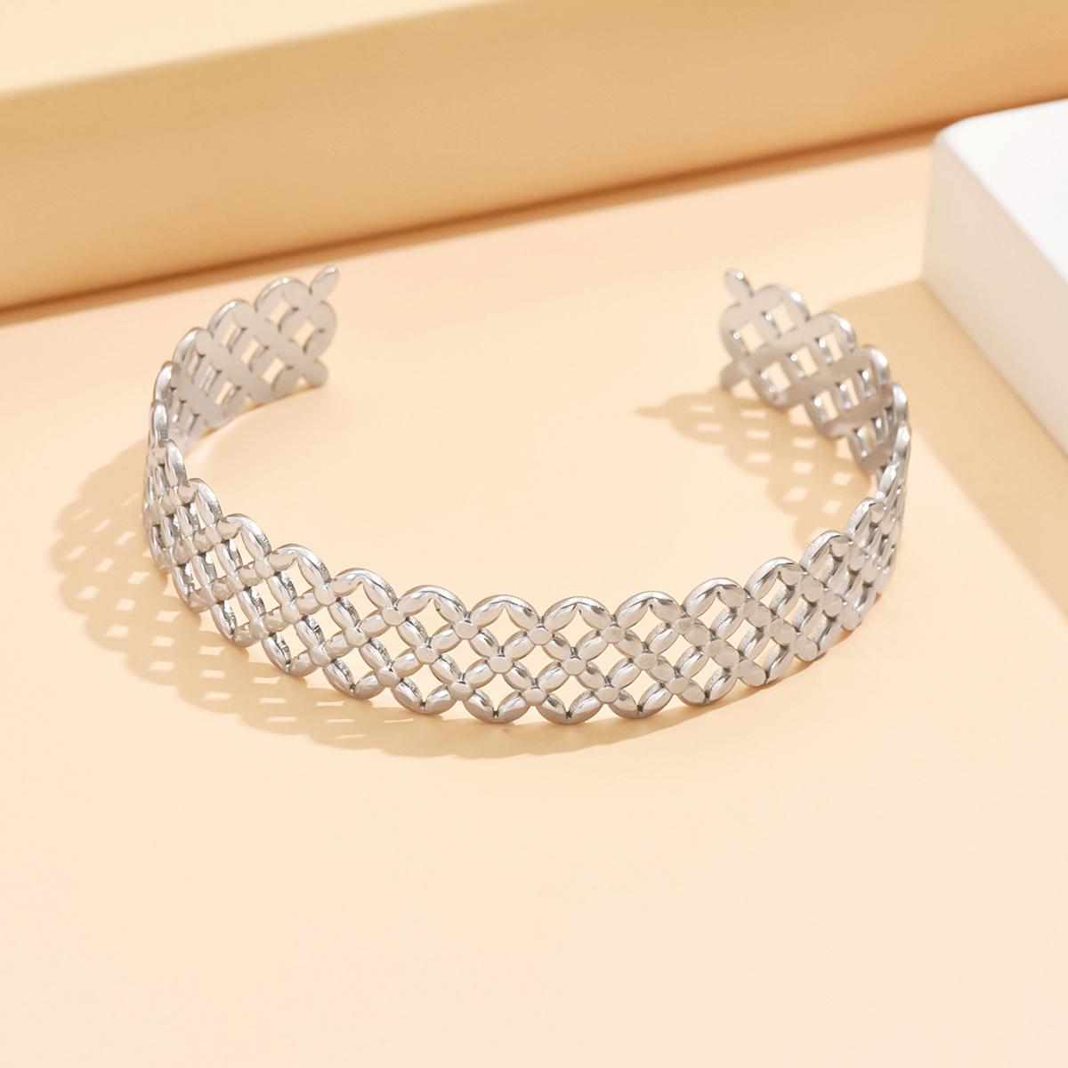 Elegant Hollow Flower Cuff: 18K Gold Plated Stainless Steel Bracelet