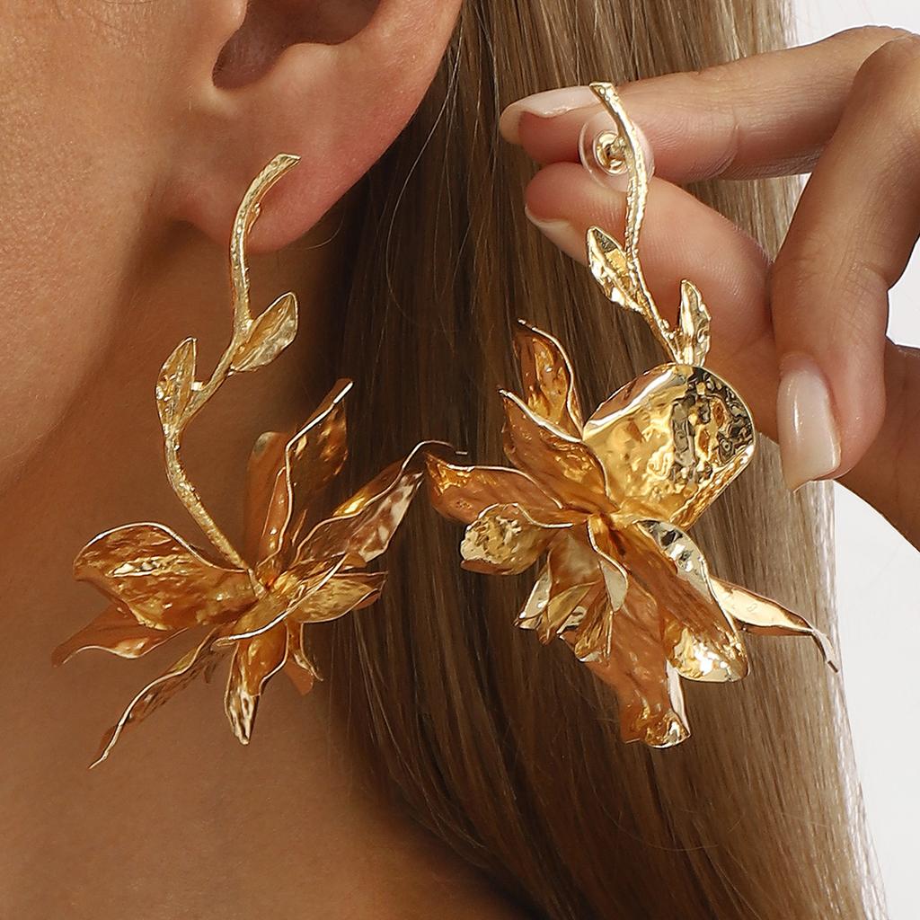 Women New Vintage Earrings Creative Metal Floral Earrings Leaf Design High Grade Elegant Fashion Ear Jewelry Accessories