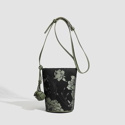 Casual Niche and Versatile Single-shoulder Crossbody Bag Commuting Bucket Bag and Versatile Phone Bag