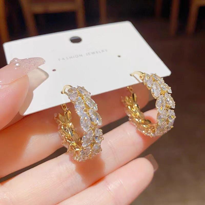 Super Flash Minimally Elegant Fashion Earrings