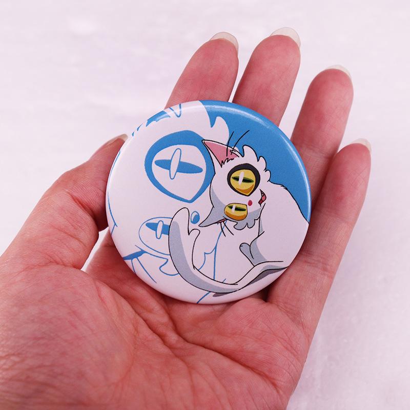 Spilla Pin Smaltata Anime Gatto Bianco Suzume no Tojimari