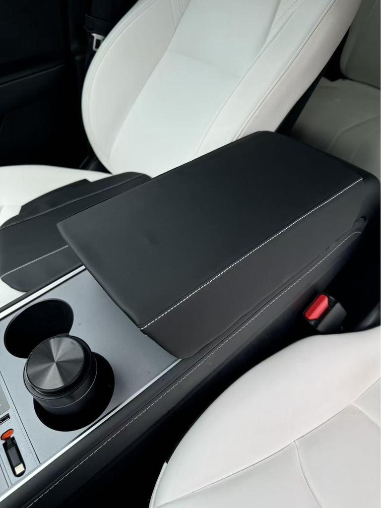 Tesla Model Y/3 Armrest Cover: Scratch-Resistant Original Leather Protective Cover.