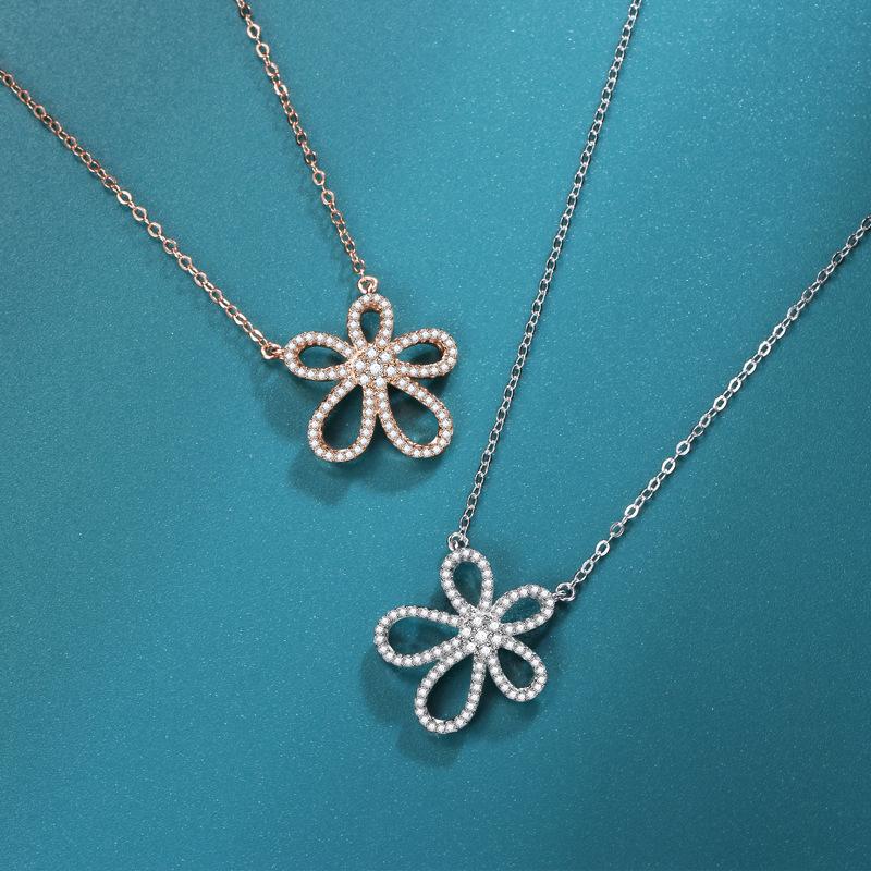 Born Like Summer Flower Necklace Female Mori Small Fresh Niche Delicate Hollow Flower Pendant Necklace