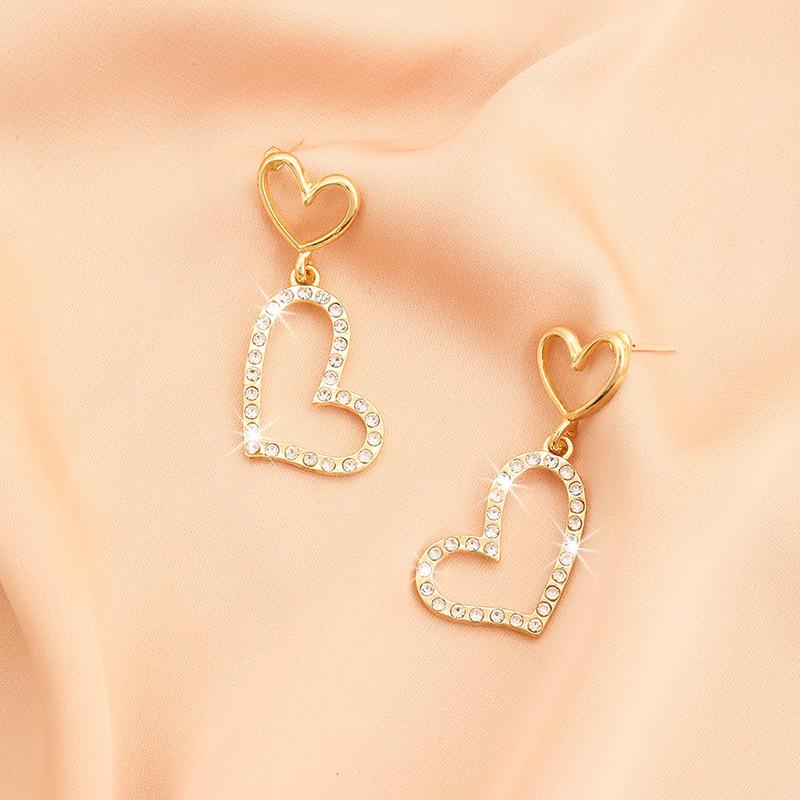 Silver Needle Heart Earrings Light Luxury Niche Earrings High-end Simple Elegant Design Heart Hoop for Women