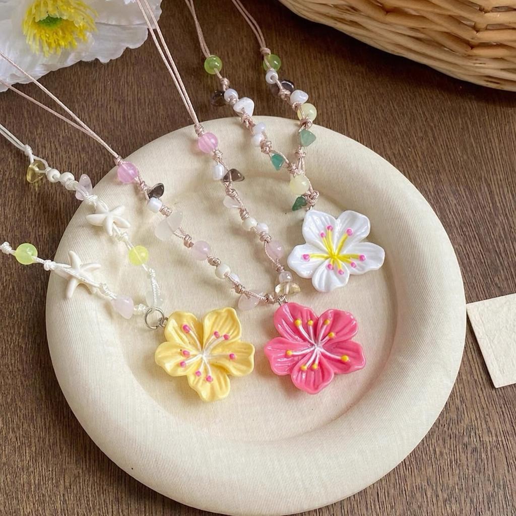 Women Niche‑Designed Sweet Collarbone Chain, Dopamine‑Color Flower Beaded Necklace, Suitable For Seaside Vacation Matching Accessories
