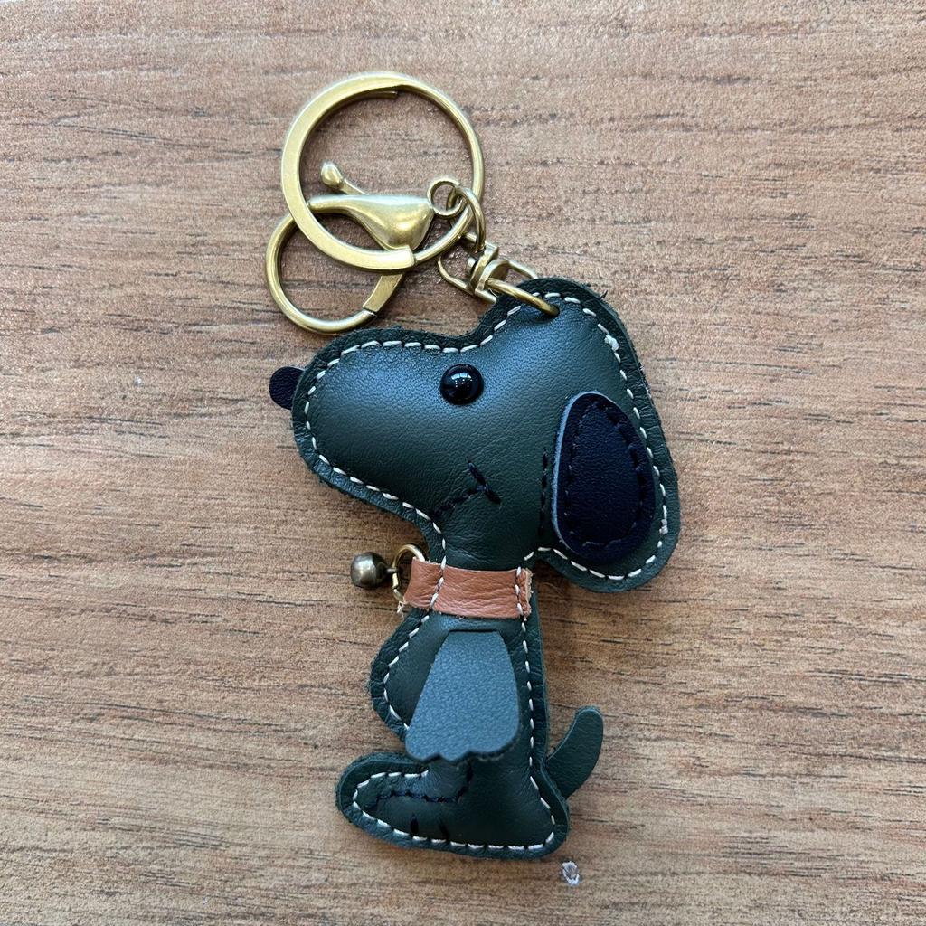 Couche supérieure Cuir de vache Fait main Zodiac Chien Pendentif en cuir Mignon Snoopy Porte-clés de voiture Pour femmes Fourreau de livre