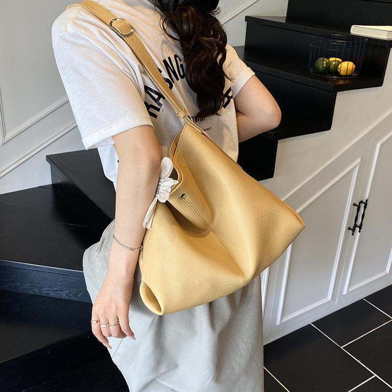 Large-capacity Commuter Bag New Armpit Bag Tote Bag Versatile Shoulder Bag Women