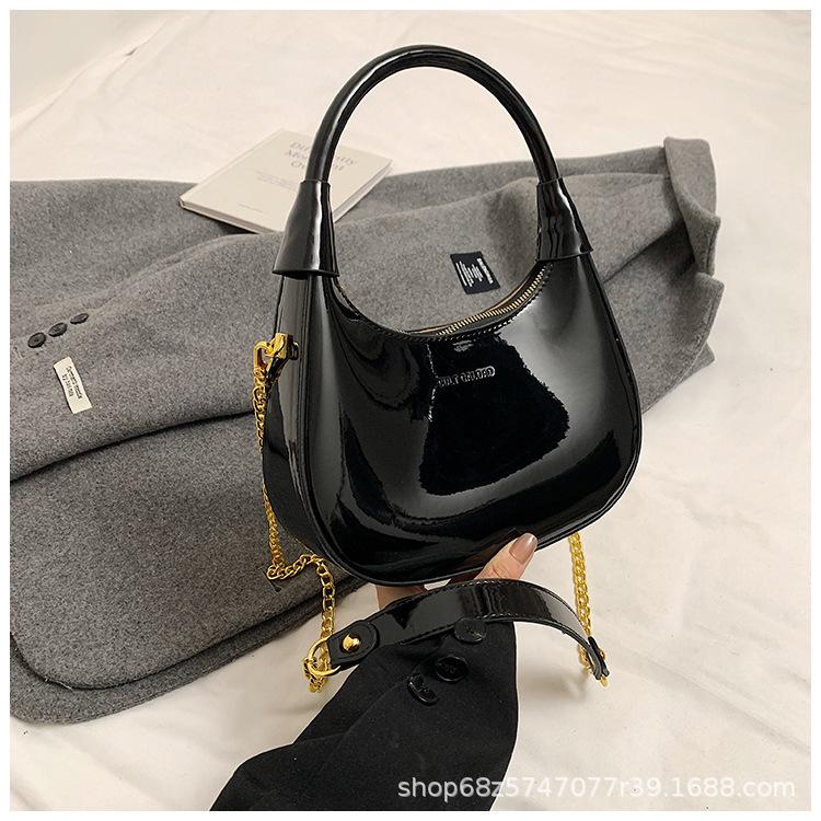 

2025 autumn and winter new fashion glossy commuter bag casual versatile patent leather crescent bag single shoulder armpit bag women s bag чорний
