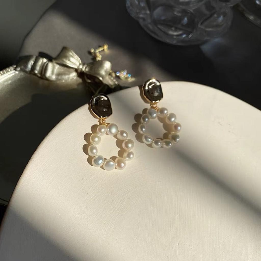 Natural freshwater pearl French earrings women's high-end stud earrings light luxury earrings retro romantic temperament versatile earrings