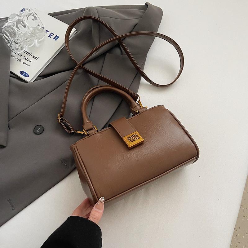 Retro texture fashionable portable small square bag women's autumn and winter new niche versatile shoulder messenger bag