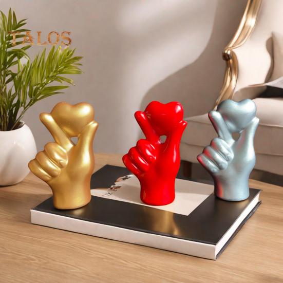 Liebe Herz Geste Figurine Hält Herz Hand Harz Statue Skulptur Hause Büro Hochzeit Party Desktop Dekoration Ornament