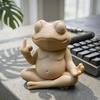 Meditatieve Kikkerbeeldje 3D Geprint Grappige Zen Yoga Kikker Tuinbeeld met Middelvinger voor Bureau Planken Huis Kantoor Terras Decoratie