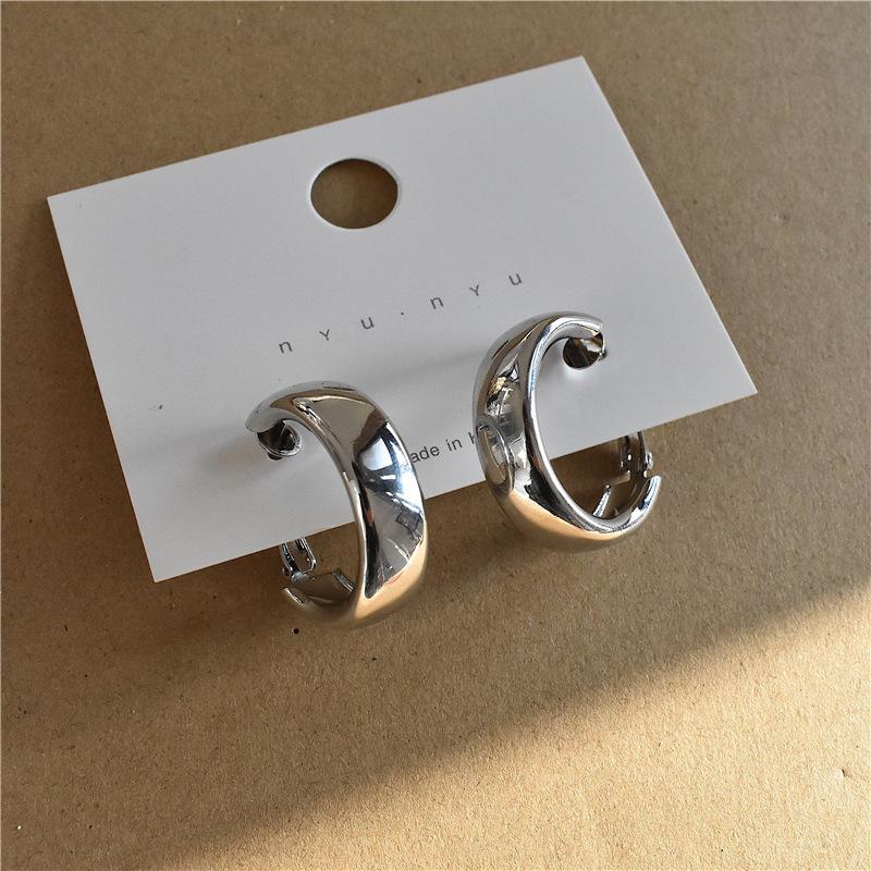 New European and American metal geometric circle earrings Internet celebrity temperament high sense versatile ear pendant popular silver