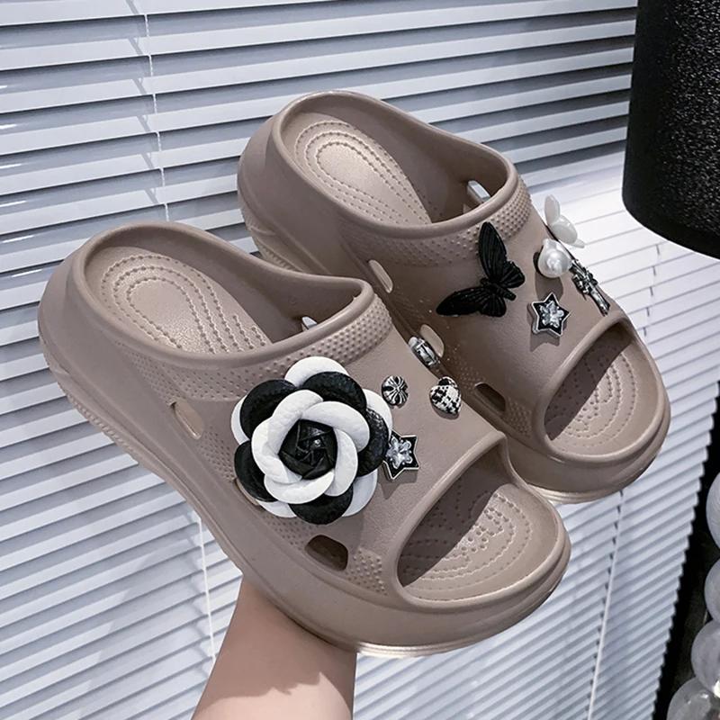 

Fashion Fashion Pearl Flower Decor Wedge Slippers for Women 2025 Summer Htick Bottom Eva Sandals Woman Non Slip Soft Platform Slides 36-37