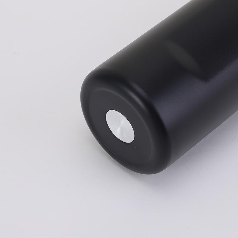 Doppelwandige Edelstahl-Sportflasche mit Isolierung und Griff, großes Fassungsvermögen, zwei Trinkfächer und Reiseverschluss