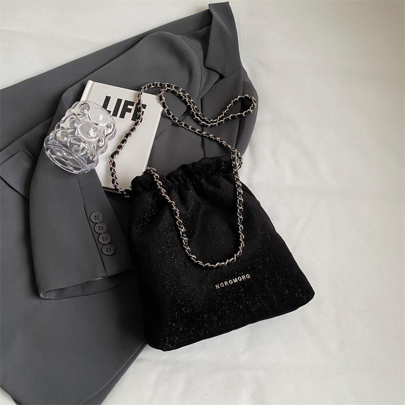 

Stylish Black Cross-border Trend Medium Polyester Tote Bag With Chain Strap For Daily Outfits