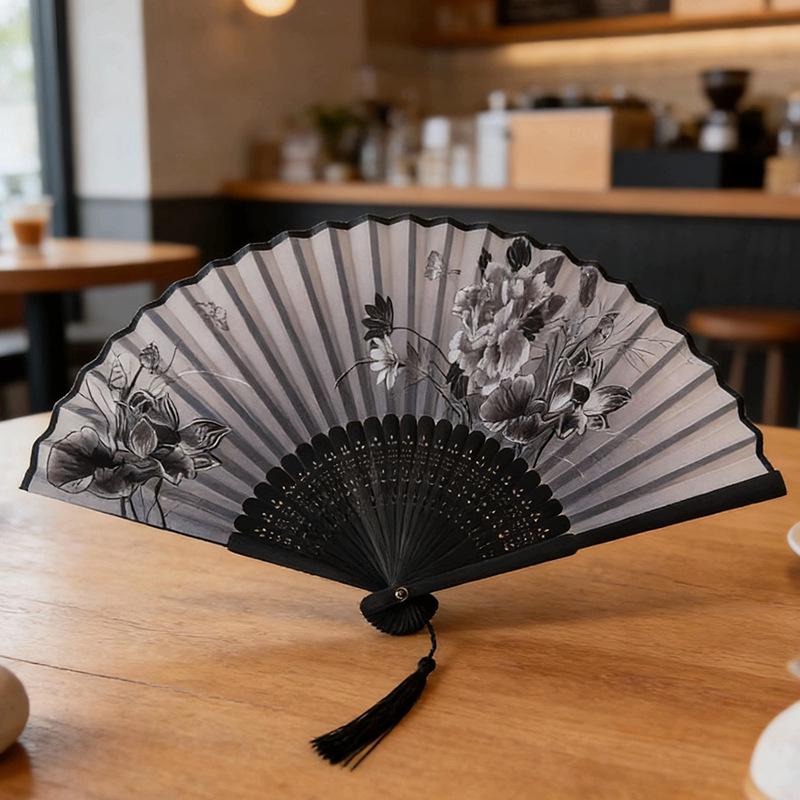 Retro-Tanzfächer im japanischen Stil für den Sommer - Klassischer antiker Stil