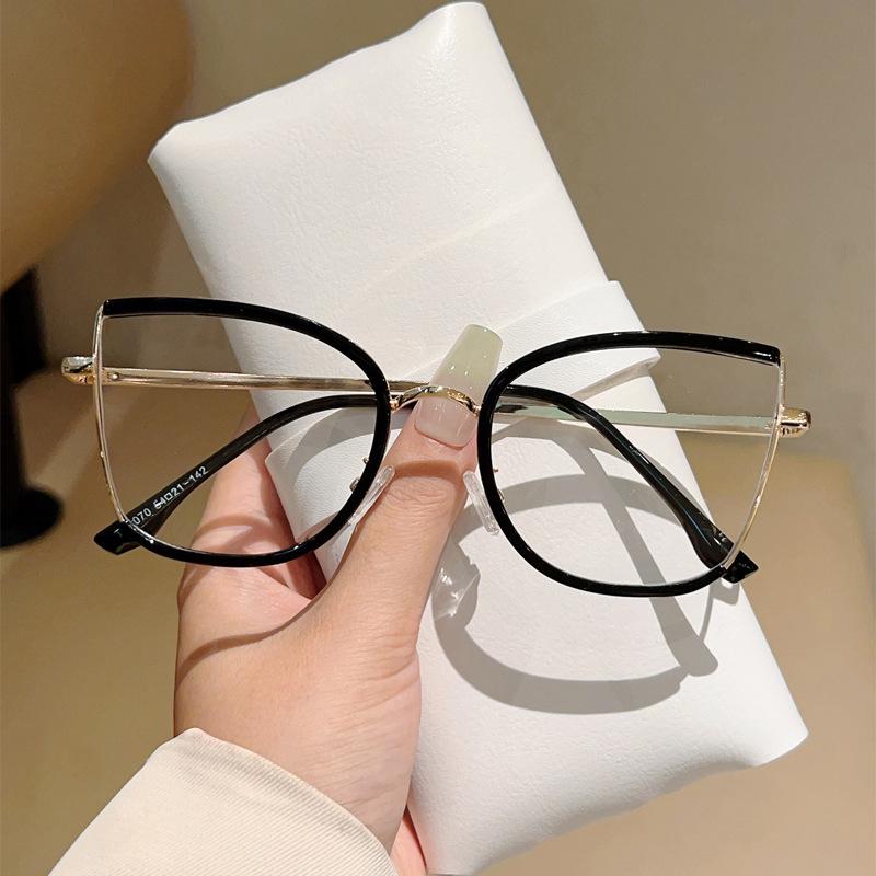 New Fashionable Large Frame Anti Blue Light Glasses for Women Ultra Light Metal Flat Lenses Simple Goggles