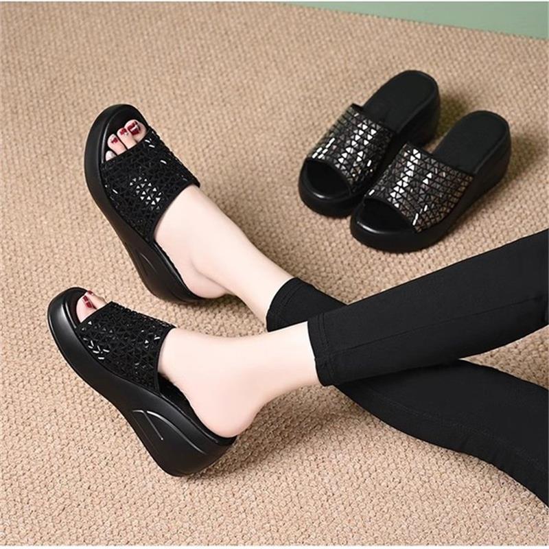 Keilabsatz coole Hausschuhe Damen Sommer 2025 neu Muffin Pailletten Mode Damenschuhe Mopp tragen Plateau High Heel Ein-Wort Mopp