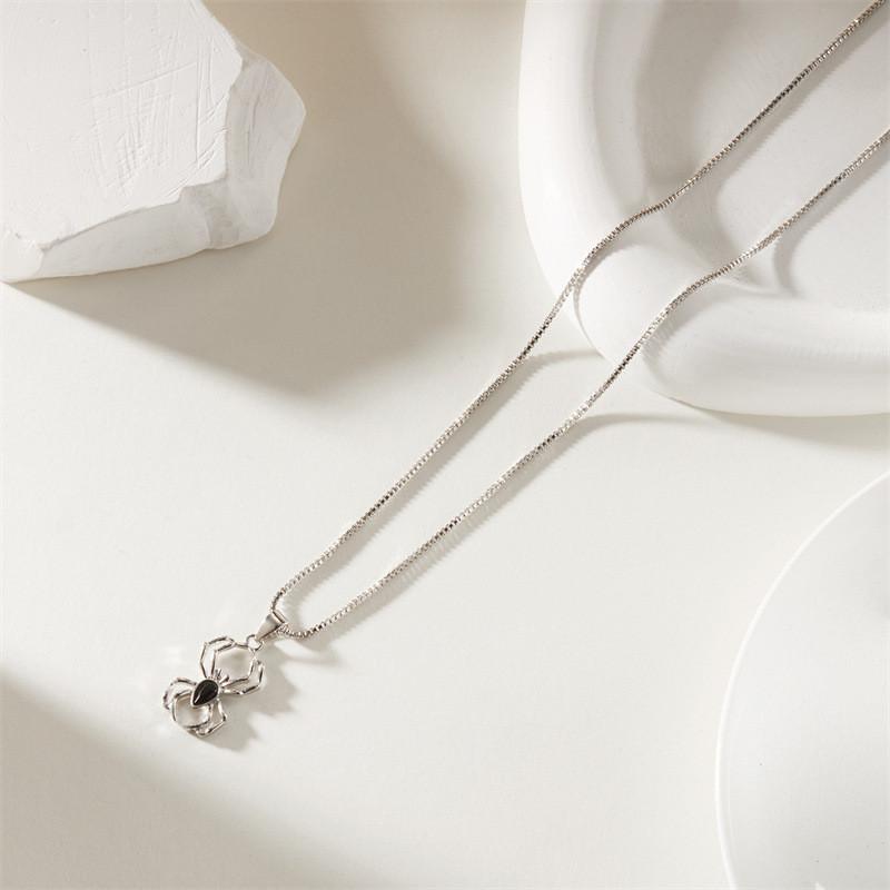 

Punk Halloween Spider Necklace With Alloy Pendant And Regular Chain For Adults білий