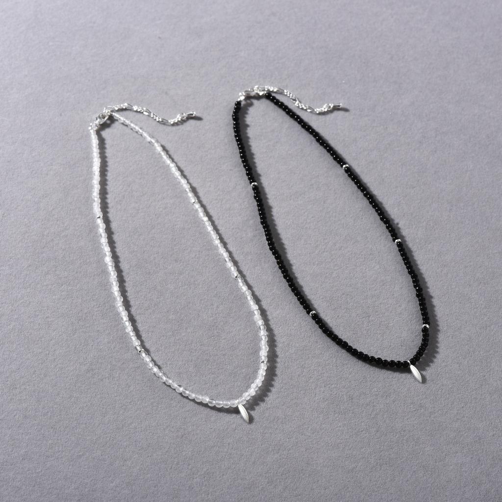 Original Design Black And White Beaded Temperament Versatile Collarbone Chain Female Personality Unique Fashion Commuting Must Enter Necklace