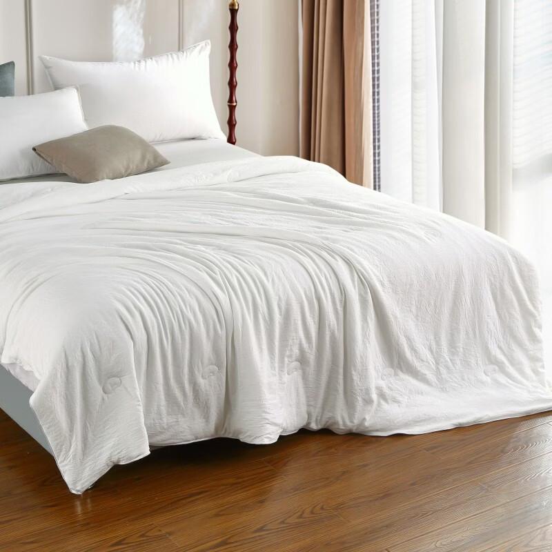 Royal Bedroom Dream Comfort All-Season Quilt 200x230см