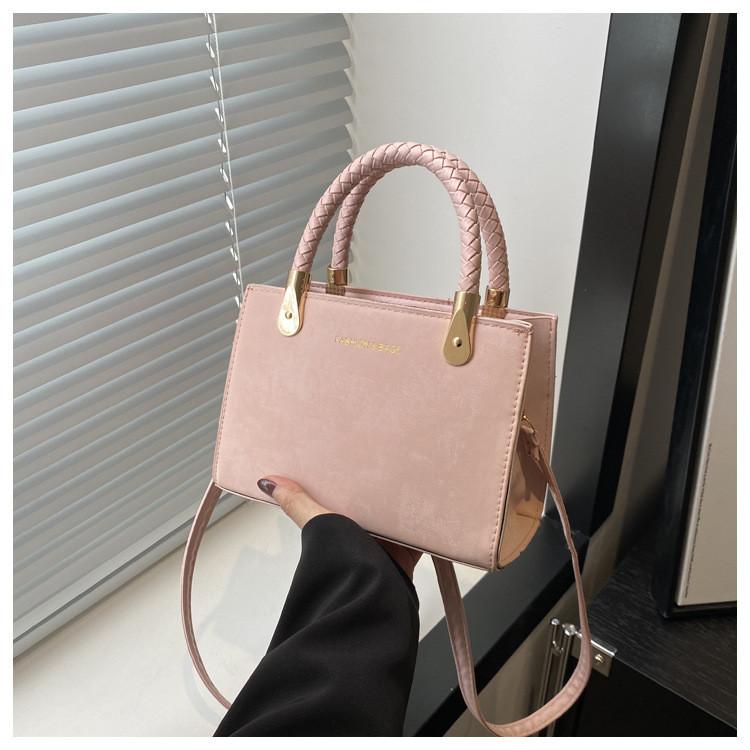 Fashionable Small Crossbody Handbag For Women In Elegant Pu Material Ideal For Casual Outings розовый
