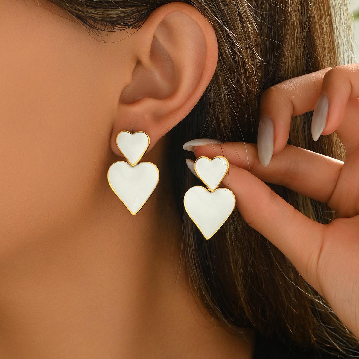 

Wind Ladies Earrings Versatile Sweet Love Drip Oil Design 18k Electroplating Stud Earrings Premium Sense Earrings