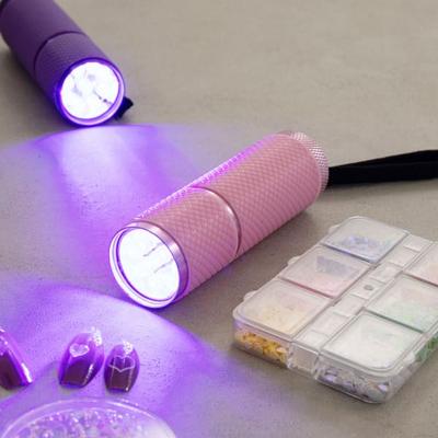 9 Tragbare UV/LED-Lampen