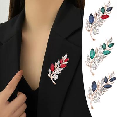 Luxury Rhinestone Leaf Shaped Brooch Crystal Metal Lapel Pins for Women Valentine Day Gift Stylish Party Jewelry Accessories