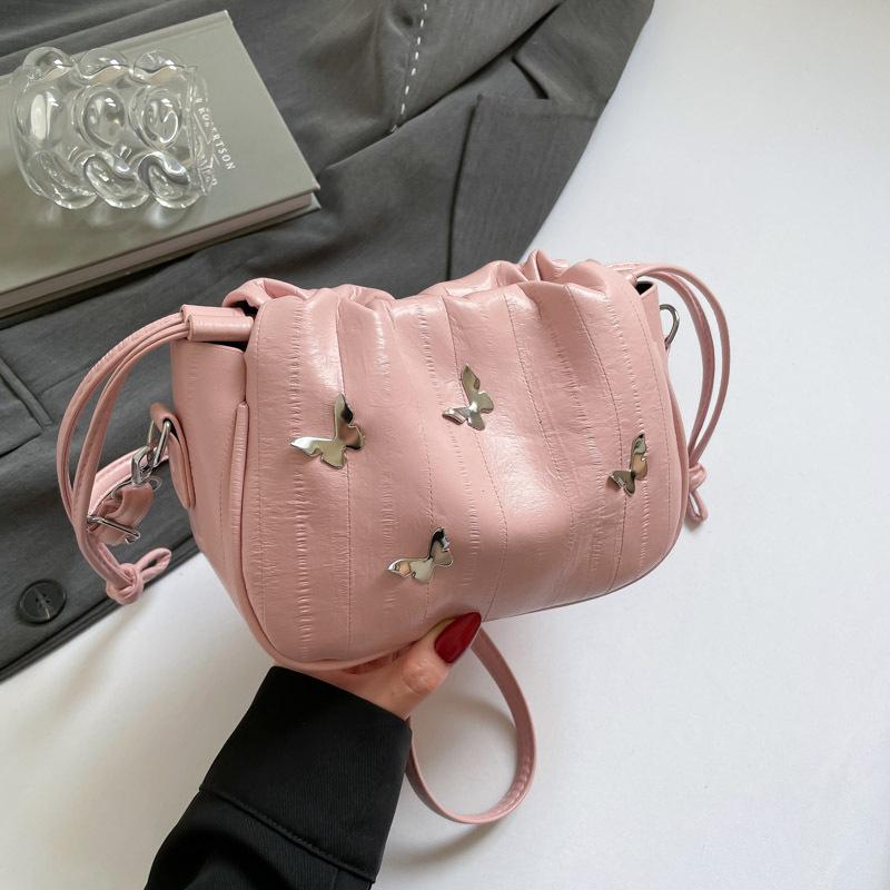 Shoulder bag Textured casual versatile messenger bag Retro fresh and fashionable underarm chain Shoulder bag