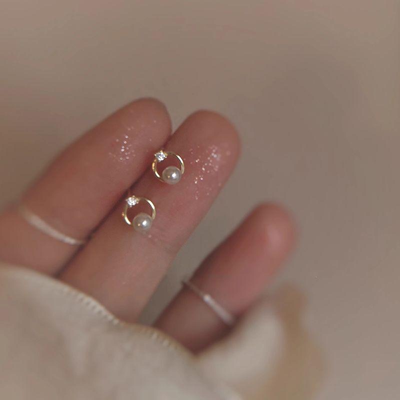 

Stylish Exquisite Small Circle Pearl Stud Earrings 2024 New Arrival 925 Silver Needle Simple and Compact High Class Elegant Earrings Gold pair of 925 silver needles