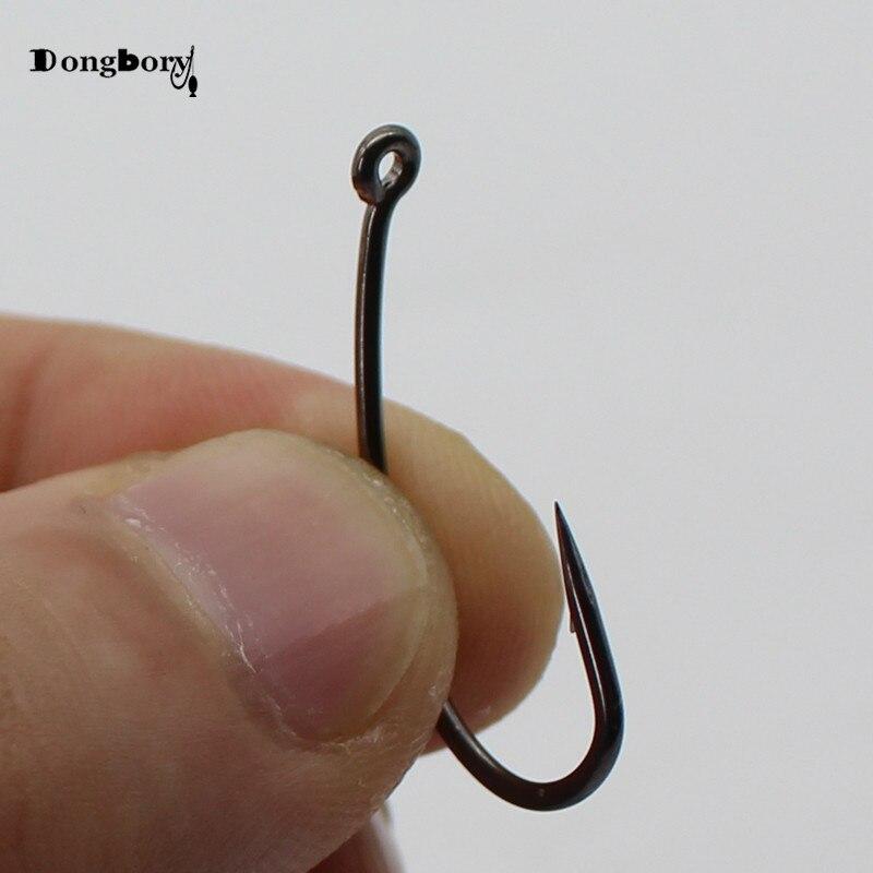 100 PZ Ami da Carpa con Gambo Curvo Rivestiti in Teflon con Ardiglione Forgiati Pesantemente Affilati Chimicamente Amo da Pesca alla Carpa Nero Opaco Punta dell'Amo