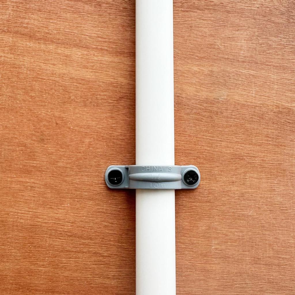 50Pcs 1/2 Inch PVC Pipe Straps, 2 Holes Plastic Conduit Strap Pipe Clamps Supports, Conduit Clamp Pipe Mounting Bracket Clips for PVC Pipes Conduit