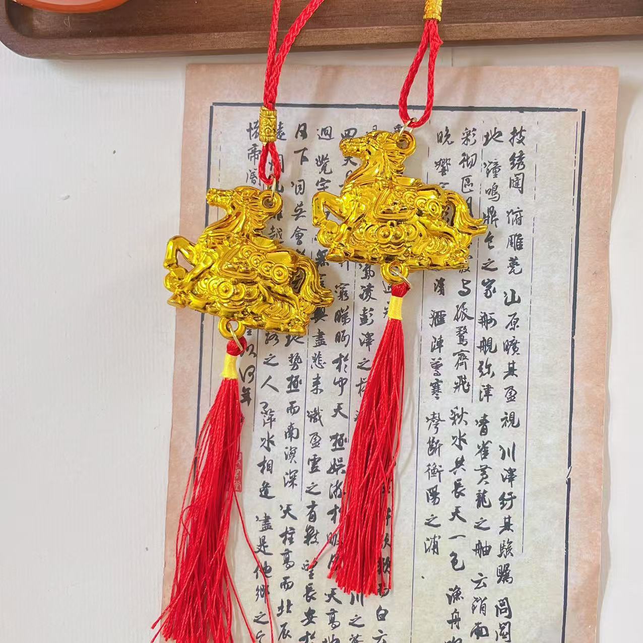 Подвеска на зеркало заднего вида  Счастливая Лошадь  - Украшение на Китайский Новый год 2026 в красно-золотом цвете, набор из 2/6 шт. для декора автомобиля и подарков на новоселье