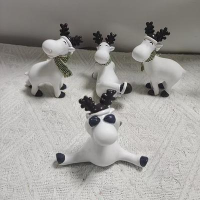 Resin Deer Ornament for Home Decor: Sitting & Lying In Entrance, Living Room, or Bedroom