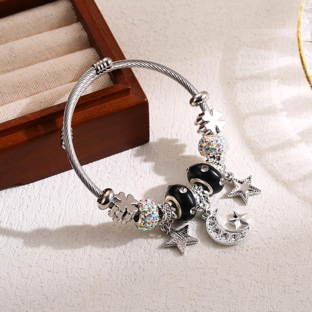 

Beaded Star and Moon Pendant Bracelet - Versatile Stainless Steel Adjustable Couple Wristband чёрный