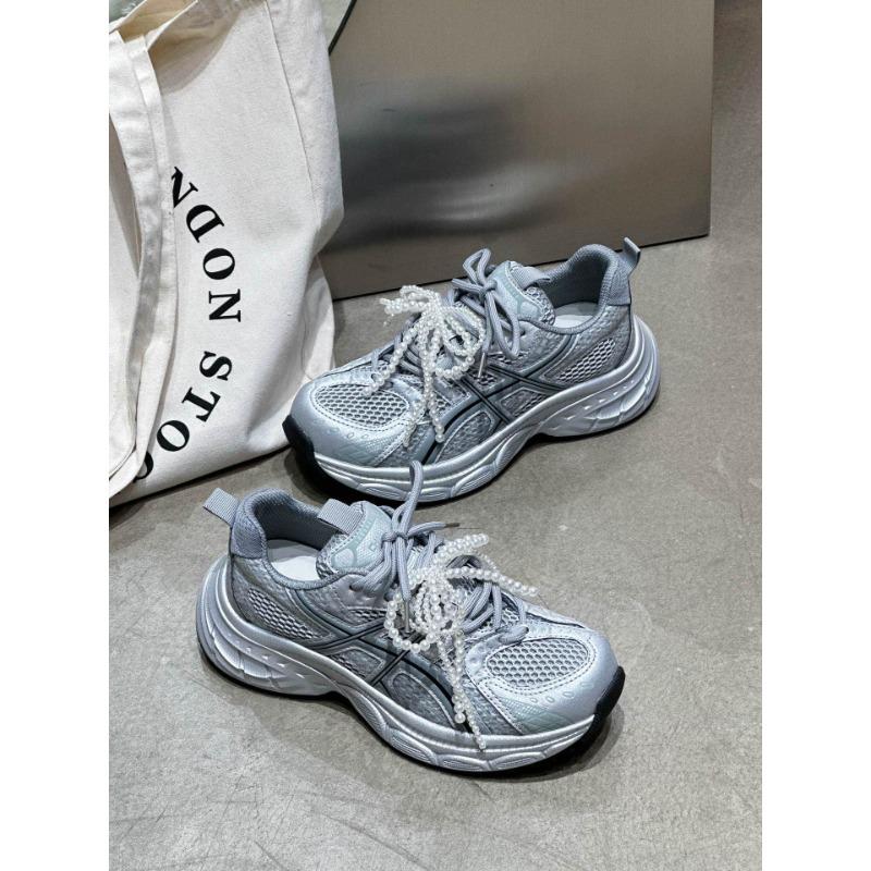 

Niche designer dad shoes women s spring new thick-soled lightweight soft-soled non-slip casual sports shoes 35 серебряный